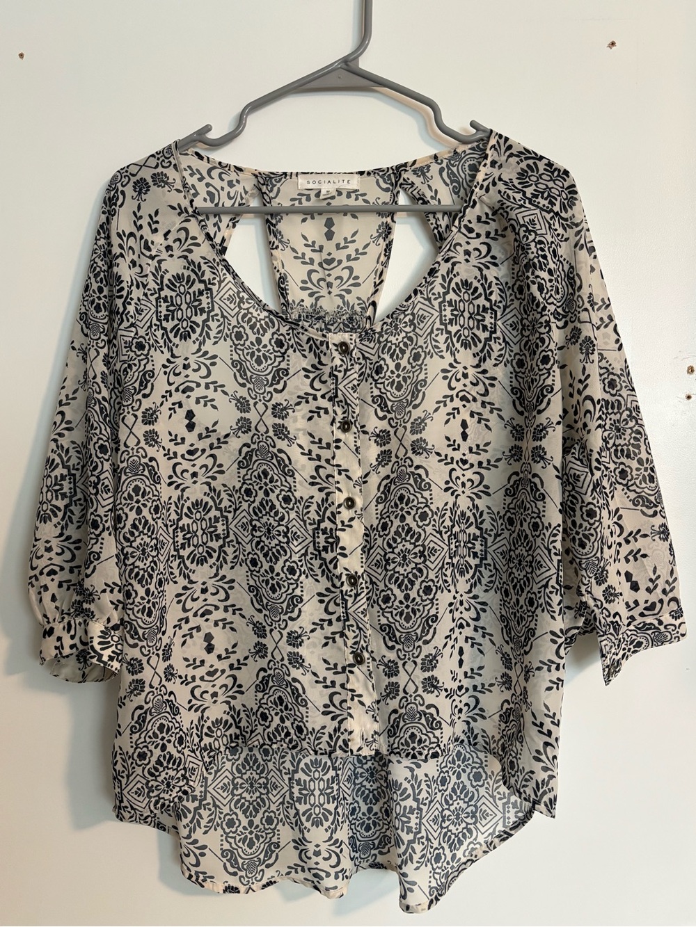 Socialite Boho Sheer High Low Cut Out Back White & Navy Blouse M 3/4 Sleeve Top